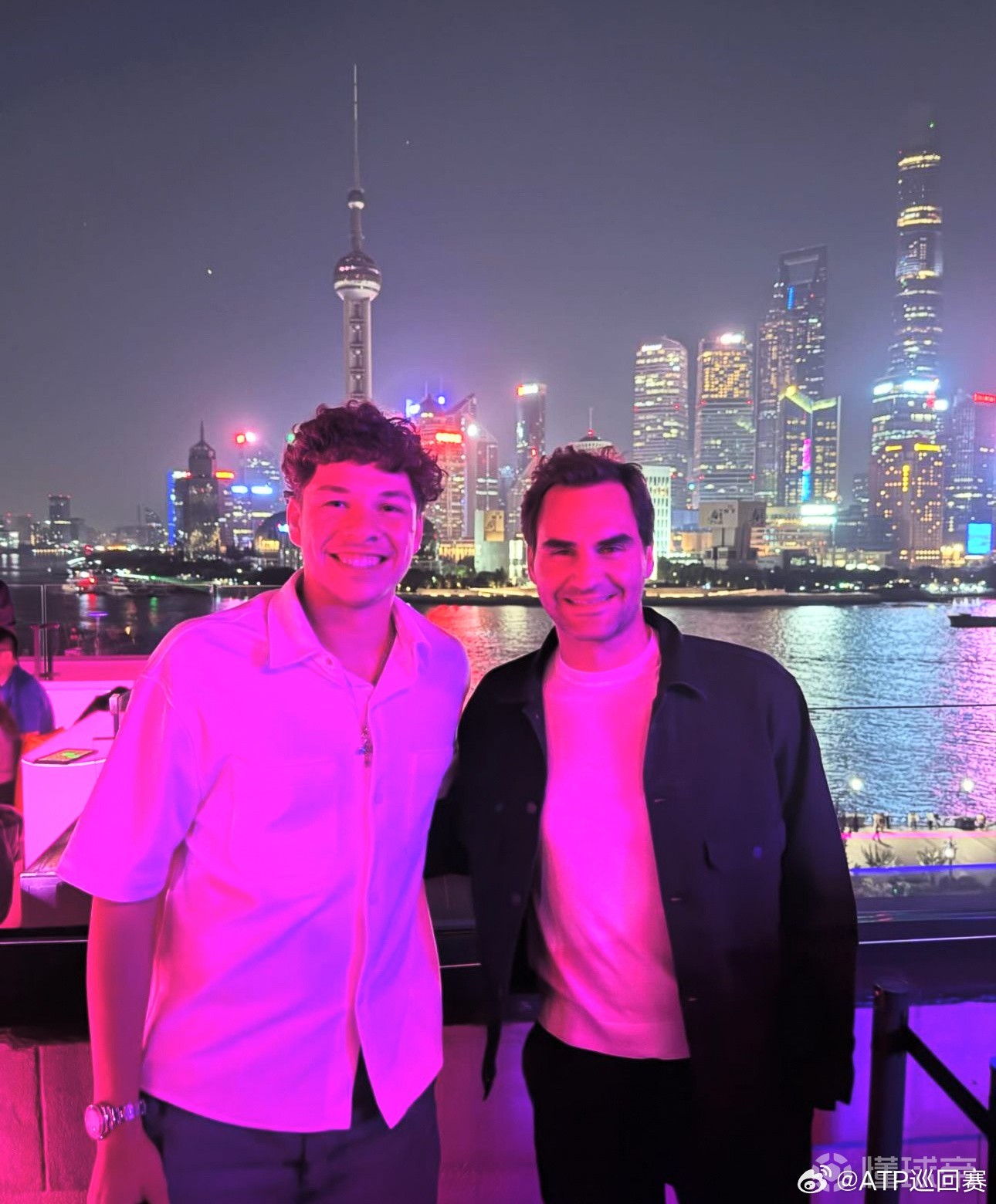 费德勒迎来十五赛季出色发挥，TL观众热烈欢呼！